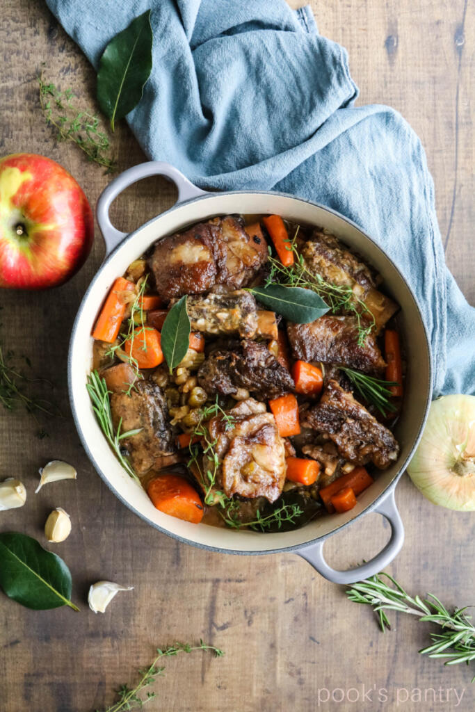 Braised short ribs with apple.