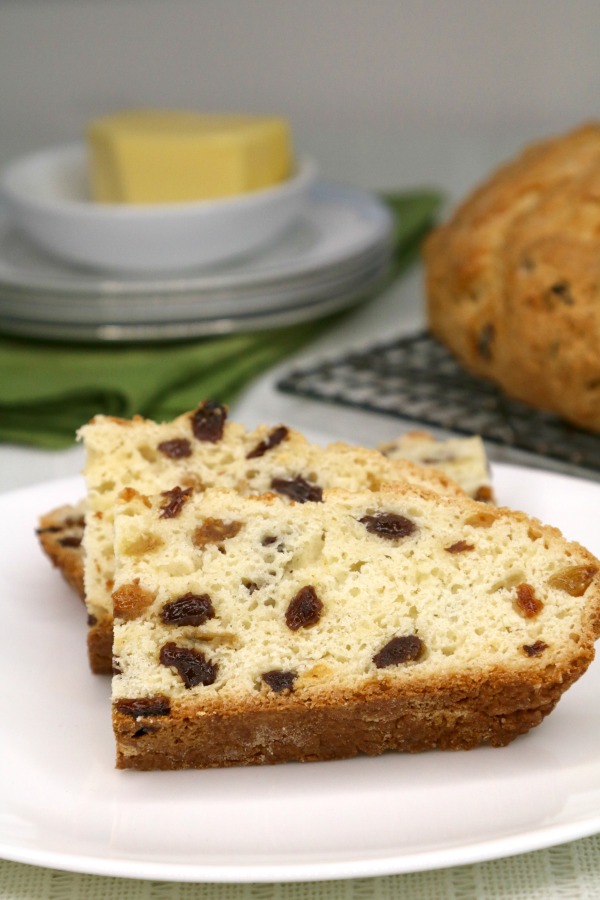 Sweet Irish Soda Bread with Golden Raisins and Currants Sweet Irish Soda Bread with Golden Raisins and Currants