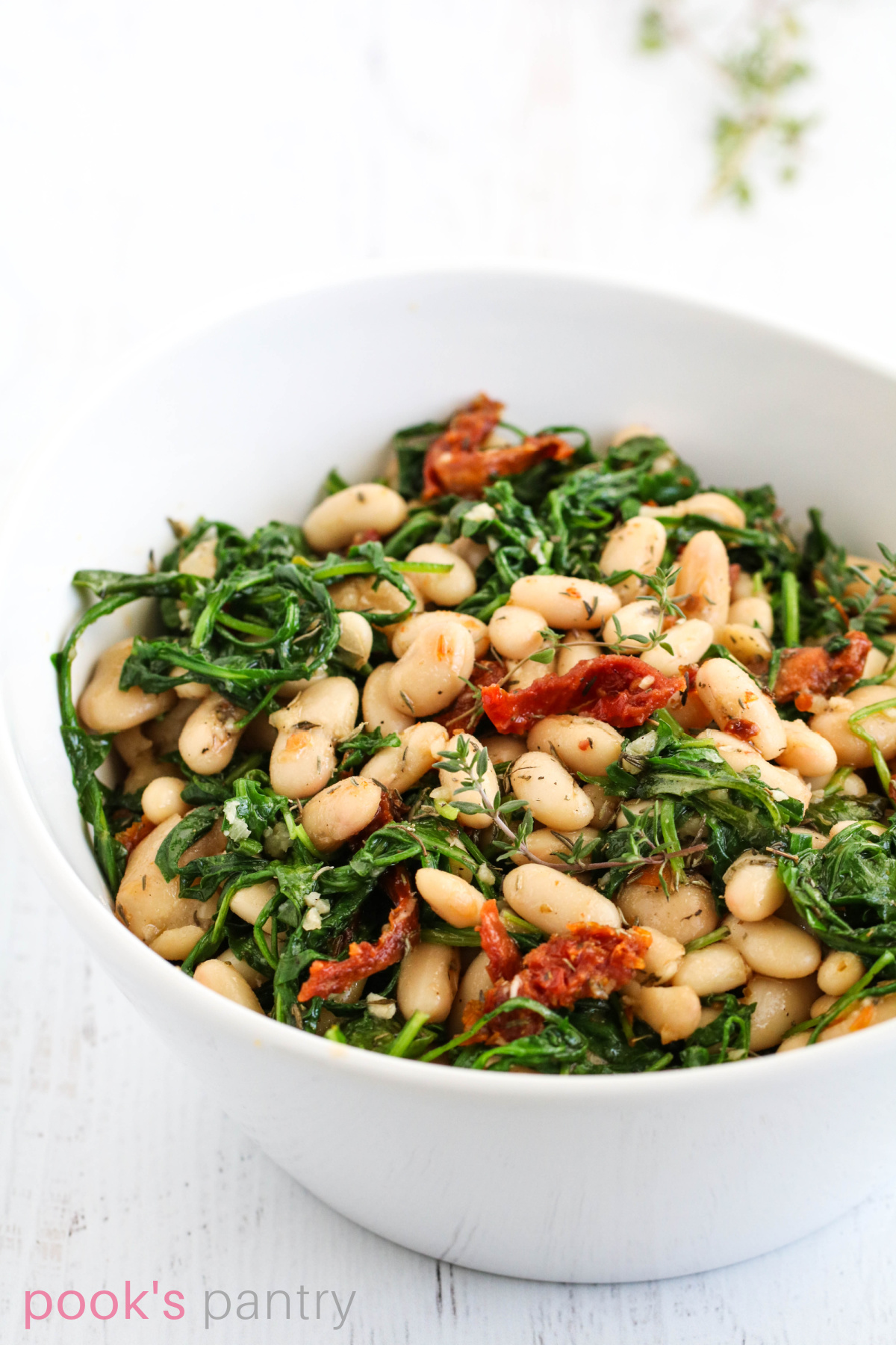 White beans and arugula with tomato