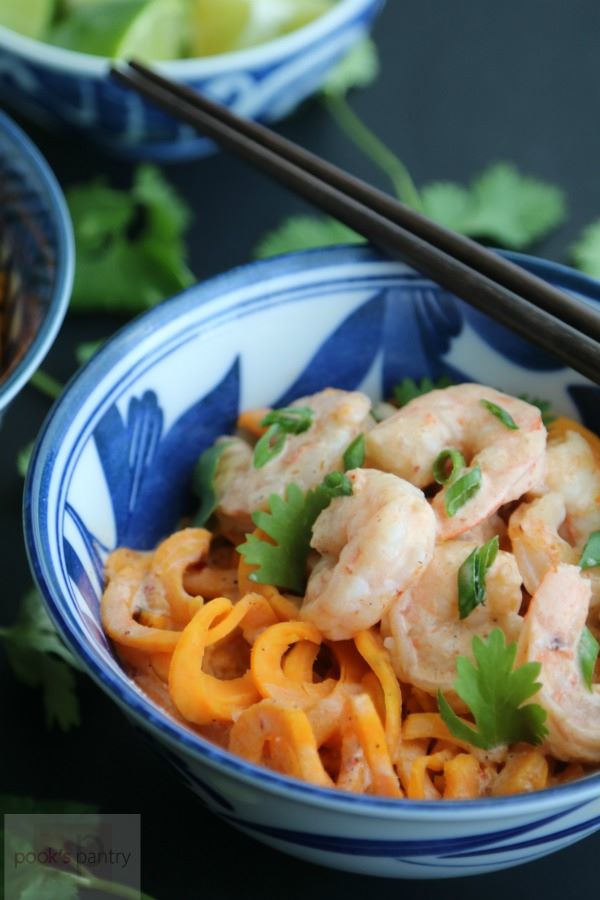 coconut curry shrimp in blue and white asian bowl for dinner divas weekly menu plan
