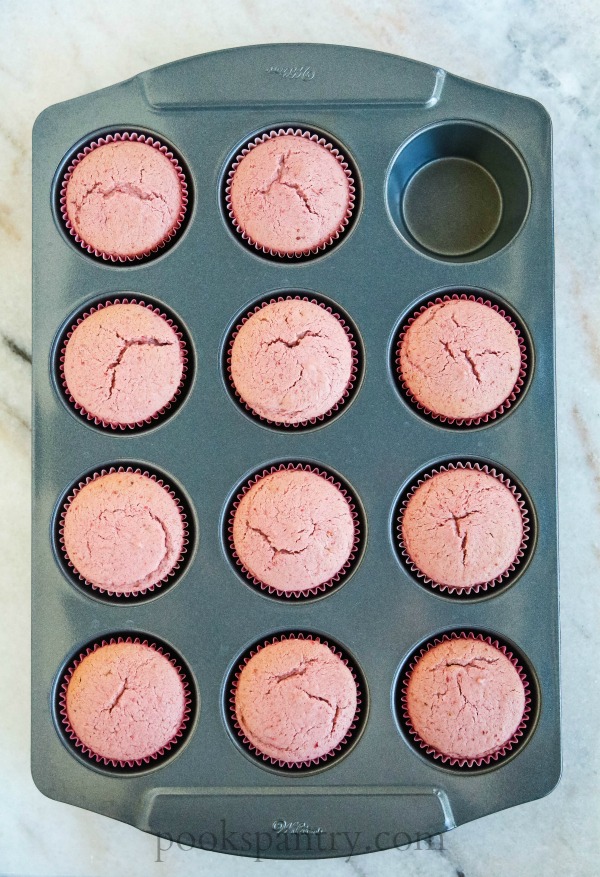 strawberry cupcakes with cream cheese in cupcake pan