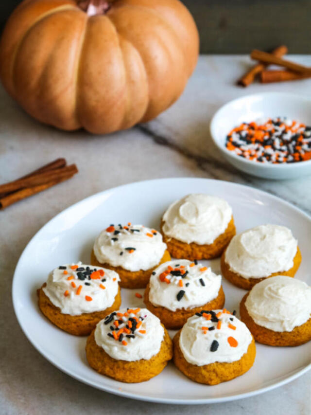 cropped-plated-pumpkin-cookies.jpg
