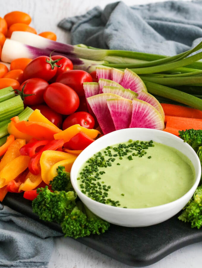 Buttermilk herb dip with vegetables.