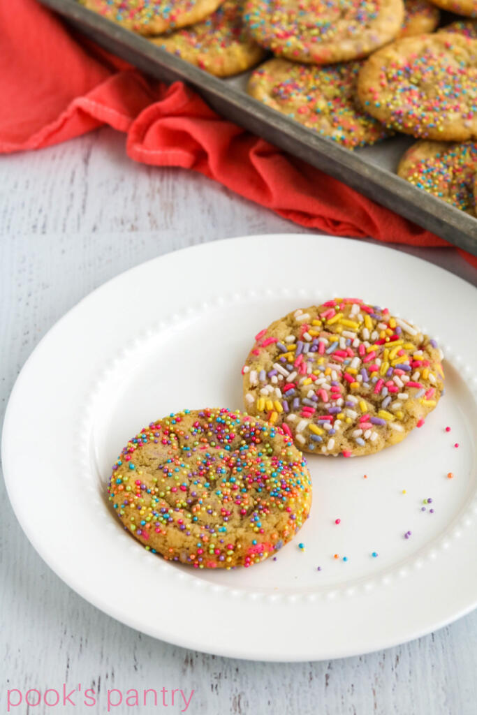 Sprinkle cookies on a plate.