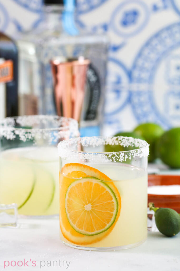 Classic margarita with lime and orange slices.