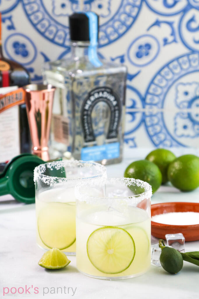Simple margarita recipe with limes.